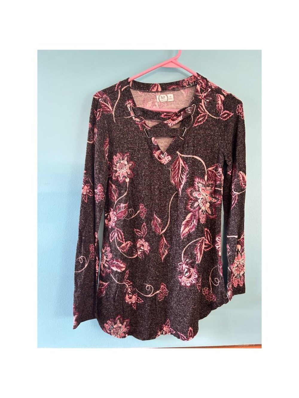 Maurices 24/7 Floral Long Sleeve Top XS Charcoal Pink Strappy V-Neck Knit Shirt
